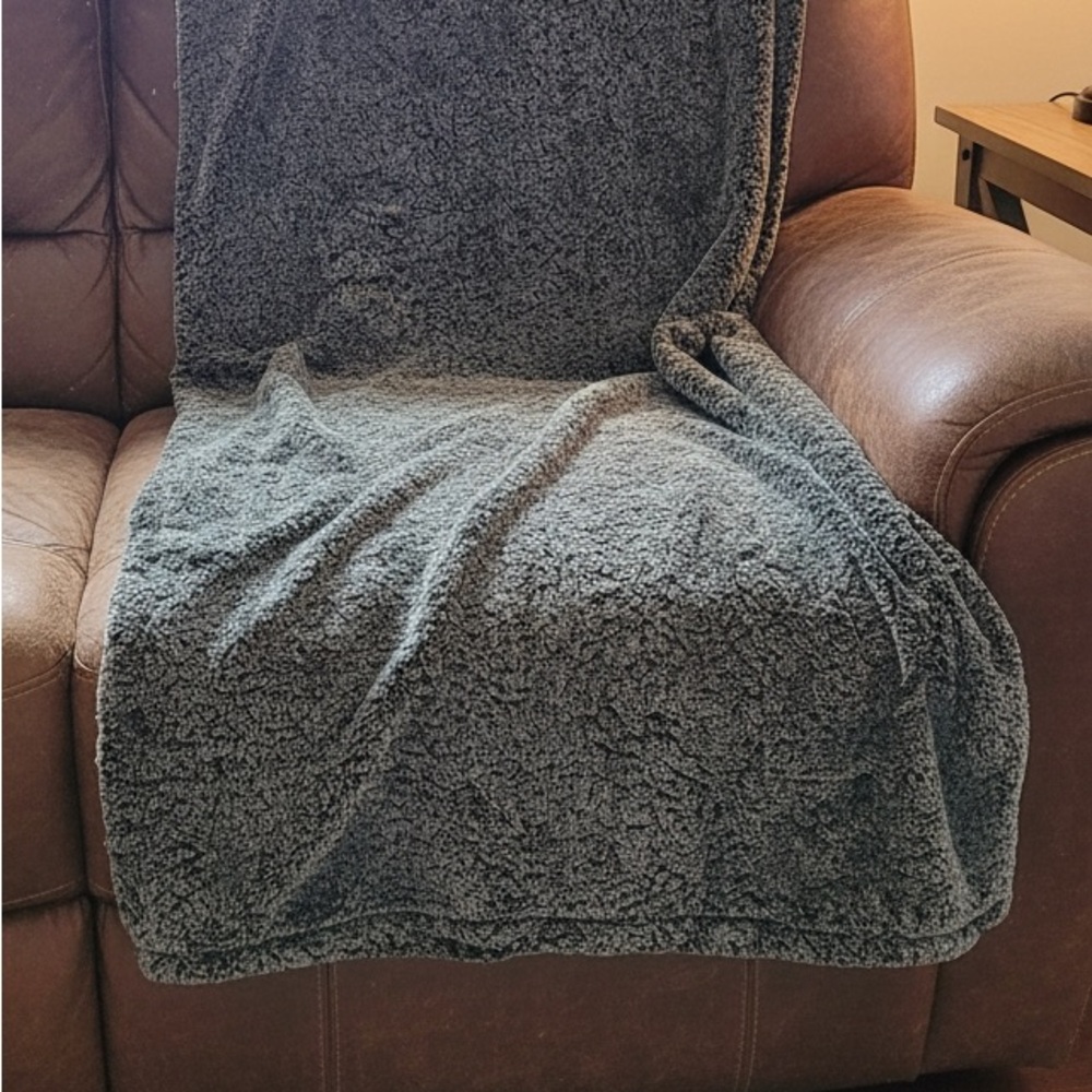 Cozy Gray Sherpa Throw Blanket